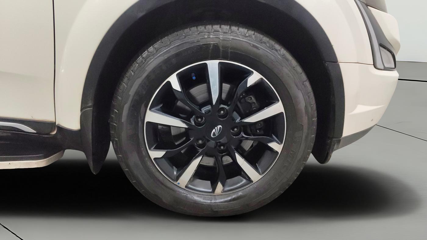 2021 Mahindra XUV500 W11 AT, Diesel, Automatic, 64,516 km, Right Front Wheel