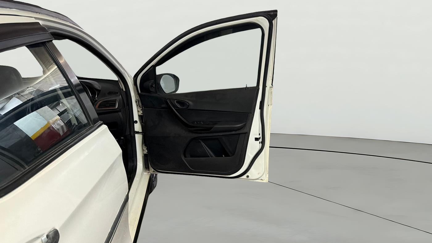 2018 Tata TIAGO NRG PETROL, Petrol, Manual, 68,575 km, RHS Front Door