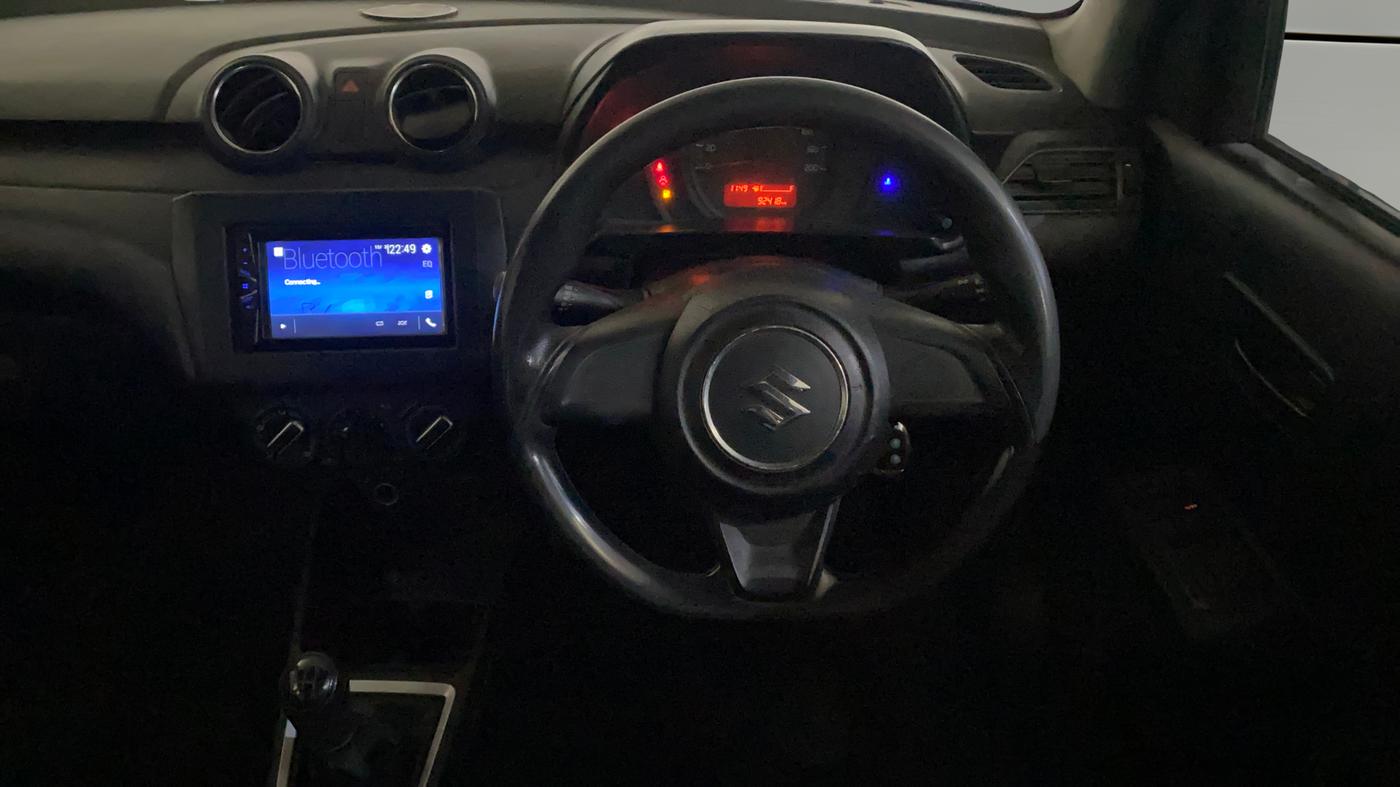 2022 Maruti Swift LXI, CNG, Manual, 91,300 km, Steering Wheel Close Up