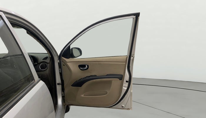 2013 Hyundai i10 SPORTZ 1.2, CNG, Manual, 96,631 km, RHS Front Door