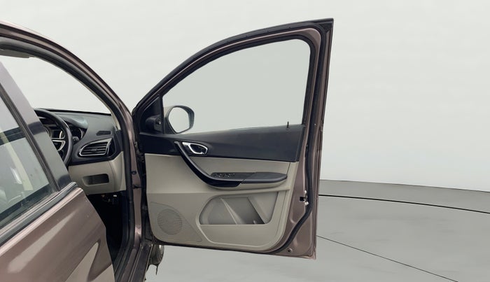 2016 Tata Tiago XZ PETROL, Petrol, Manual, 1,21,915 km, RHS Front Door