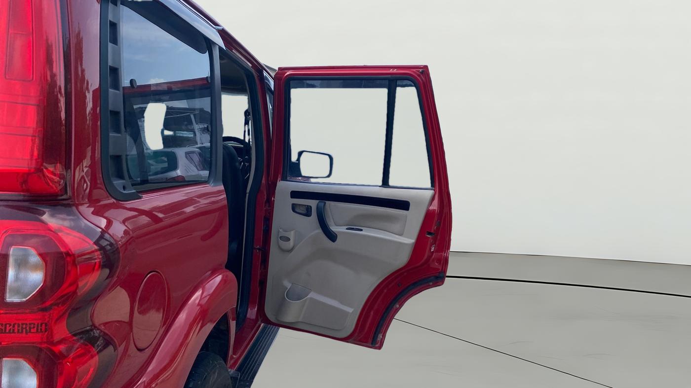 2024 Mahindra SCORPIO CLASSIC S11 7STR, Diesel, Manual, 38,933 km, RHS Rear Door