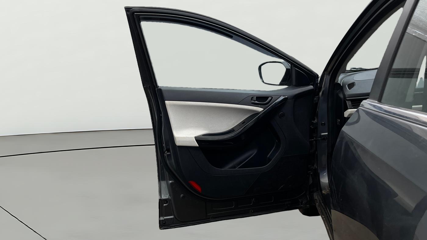 2025 Tata Curvv Pure Plus 1.2 Petrol 7DCA, Petrol, Automatic, 10,215 km, LHS Front Door