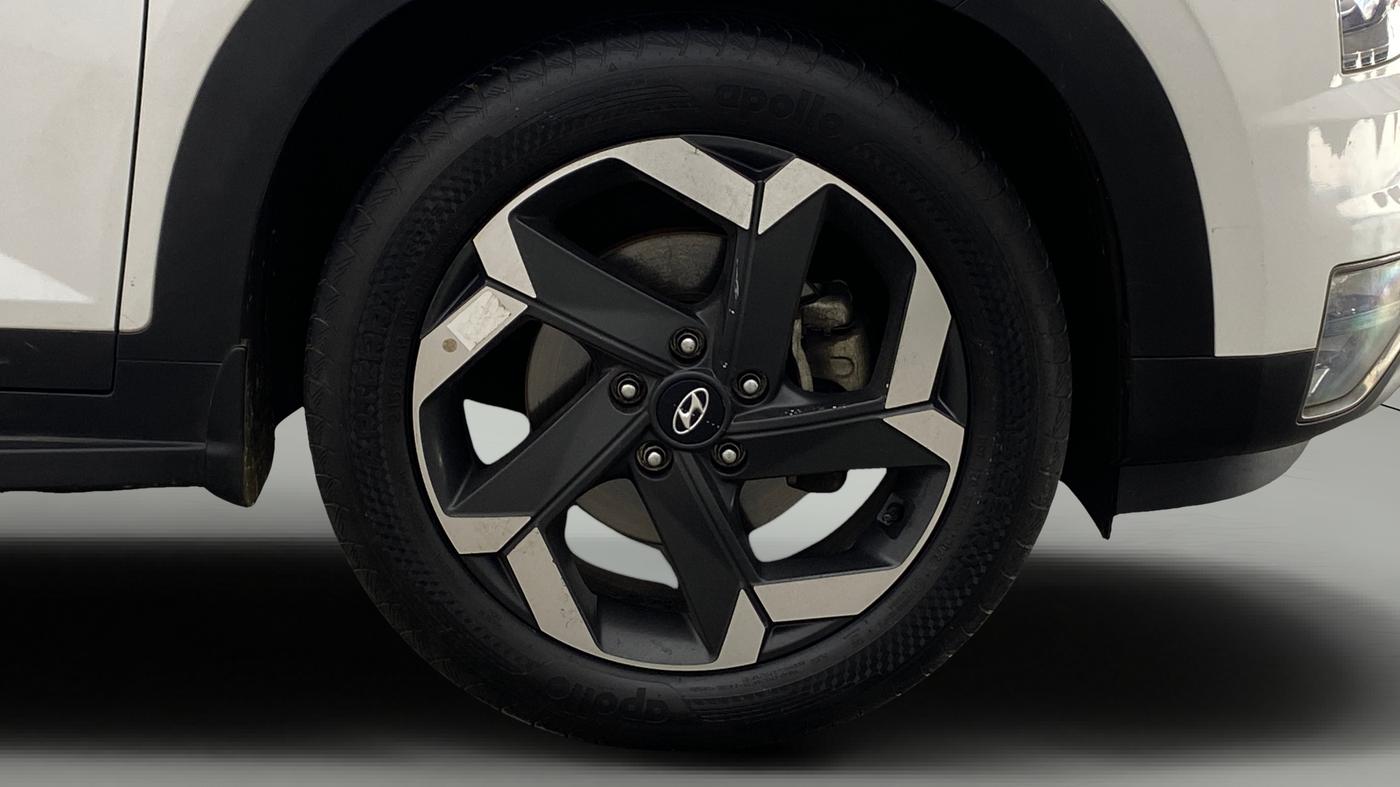 2022 Hyundai ALCAZAR 2.0 SIGNATURE (O) AT 7STR, Petrol, Automatic, 40,730 km, Right Front Wheel