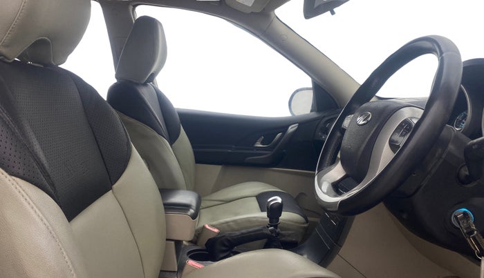 2017 Mahindra XUV500 W6 1.99, Diesel, Manual, 63,827 km, Right Side Front Door Cabin