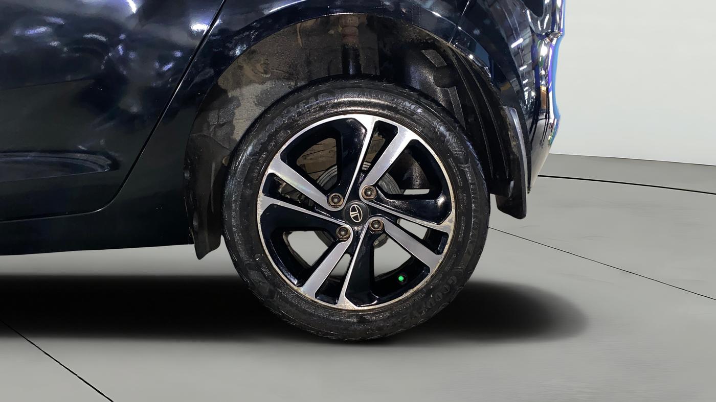 2021 Tata ALTROZ XZ PLUS PETROL DARK EDITION, Petrol, Manual, 58,500 km, Left Rear Wheel