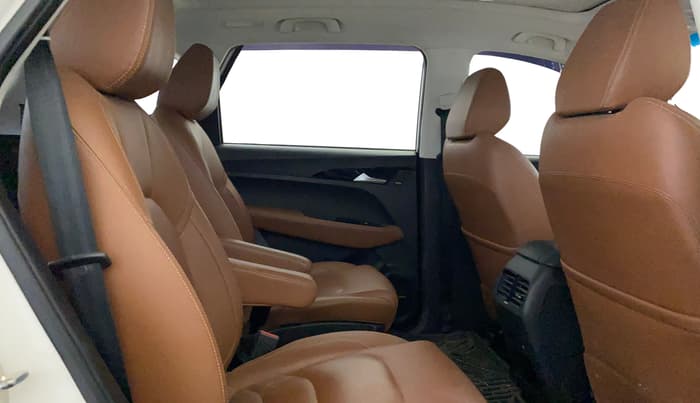 2020 MG HECTOR PLUS SHARP 1.5 PETROL TURBO DCT 6-STR, Petrol, Automatic, 38,946 km, Right Side Rear Door Cabin