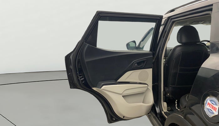 2022 Mahindra XUV300 W6 1.2 PETROL, Petrol, Manual, 26,436 km, LHS Rear Door