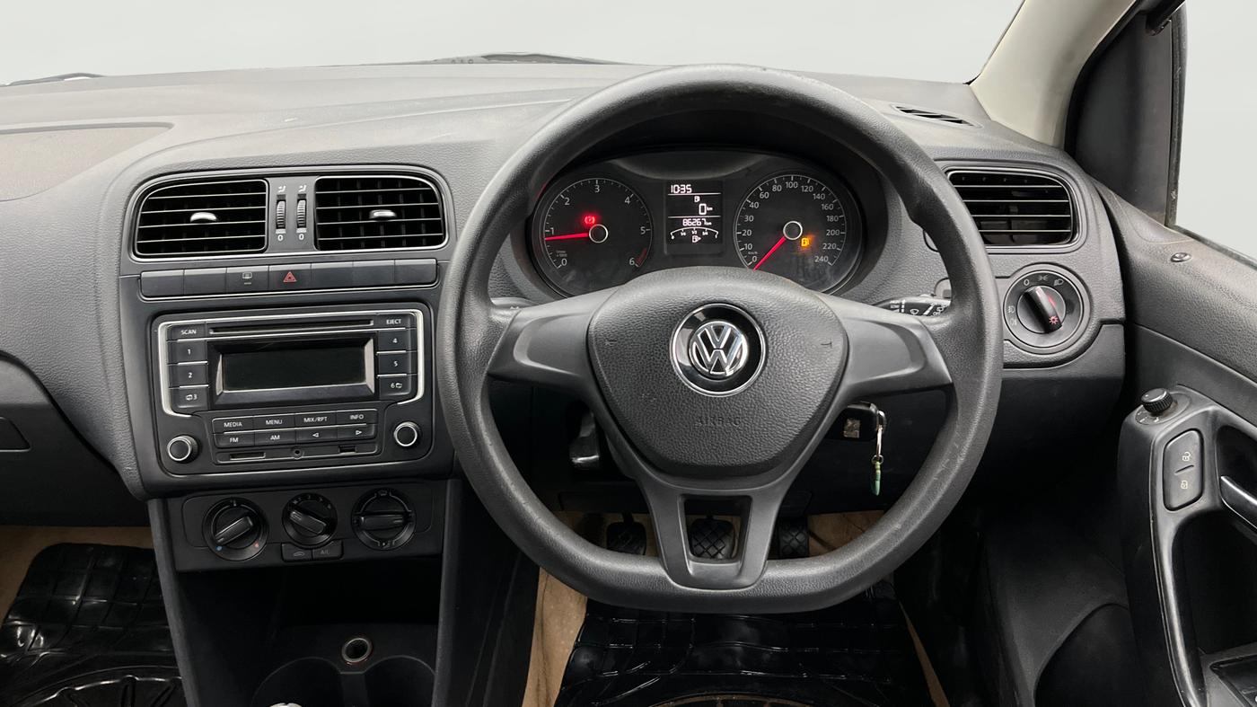 2014 Volkswagen Polo COMFORTLINE 1.5L, Diesel, Manual, 86,266 km, Steering Wheel Close Up