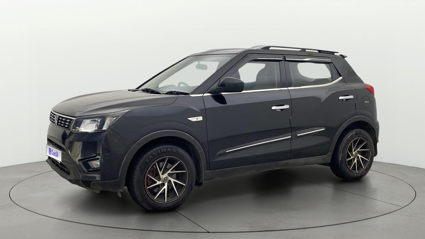2022 Mahindra XUV300 W4 1.2 PETROL, Petrol, Manual, 1,08,779 km, Left Front Diagonal