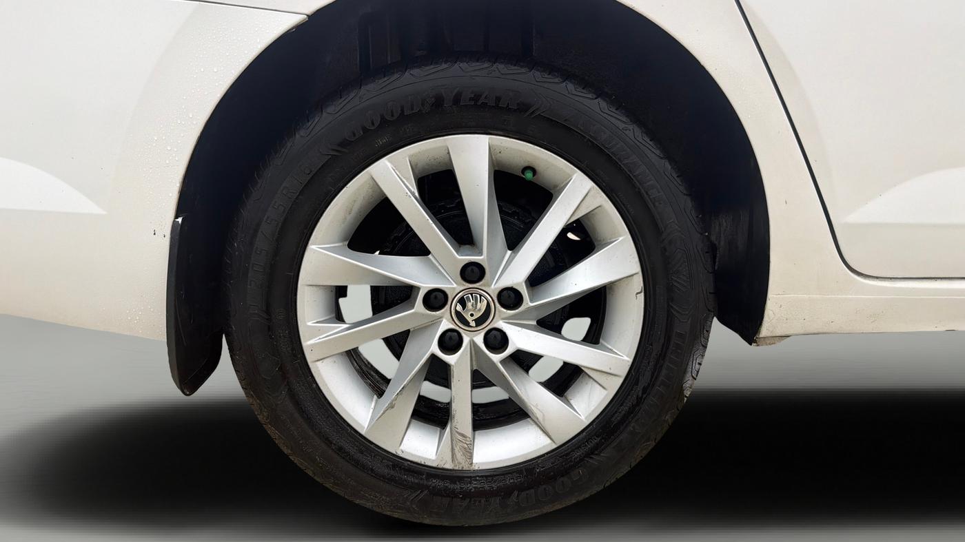 2022 Skoda SLAVIA AMBITION 1.0L TSI AT, Petrol, Automatic, 39,182 km, Right Rear Wheel