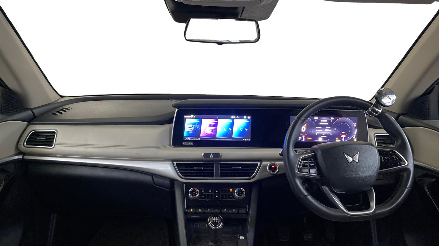 2021 Mahindra XUV700 AX 7 P MT 7 STR, Petrol, Manual, 79,059 km, Dashboard