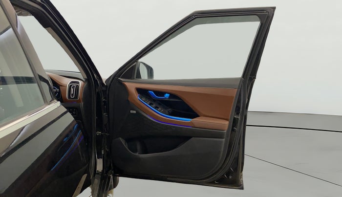 2022 Hyundai ALCAZAR 2.0 SIGNATURE (O) AT 6STR, CNG, Automatic, 32,844 km, RHS Front Door