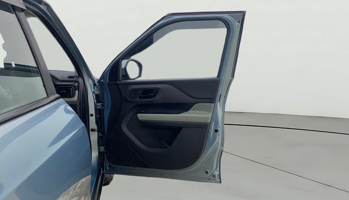 2022 Tata PUNCH ADVENTURE AMT, Petrol, Automatic, 70,590 km, RHS Front Door