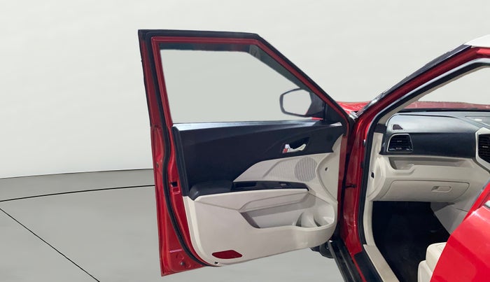 2021 Mahindra XUV300 W8(O) 1.2 PETROL DUAL TONE, Petrol, Manual, 5,206 km, LHS Front Door