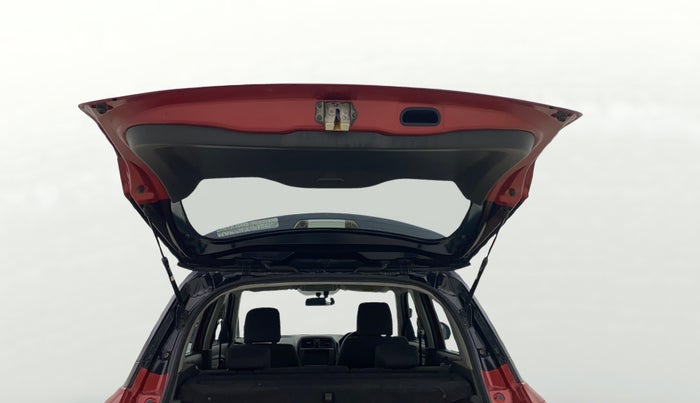 2017 Maruti Vitara Brezza ZDI PLUS DUAL TONE, Diesel, Manual, 71,121 km, Boot Door Open