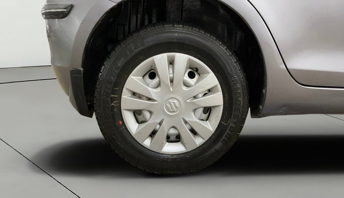 2017 Maruti Swift LXI (O), Petrol, Manual, 17,316 km, Right Rear Wheel