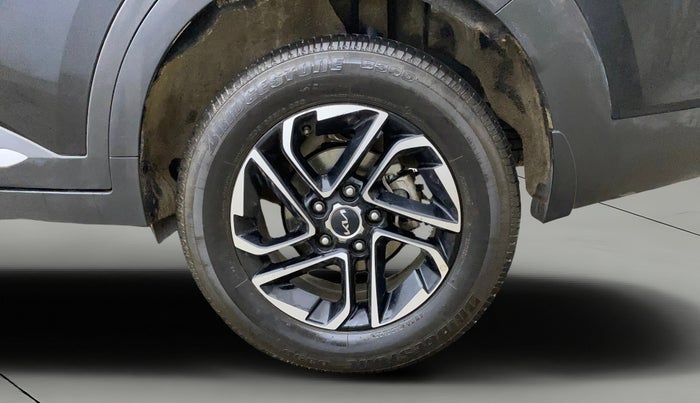 2022 KIA CARENS LUXURY PLUS 1.4 PETROL DCT 7 STR, Petrol, Automatic, 82,165 km, Left Rear Wheel