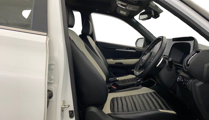 2024 KIA SONET GTX PLUS 1.0 TURBO PETROL DCT, Petrol, Automatic, 32,532 km, Right Side Front Door Cabin