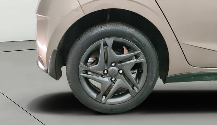 2021 Hyundai NEW I20 SPORTZ 1.2 MT, Petrol, Manual, 1,49,924 km, Right Rear Wheel