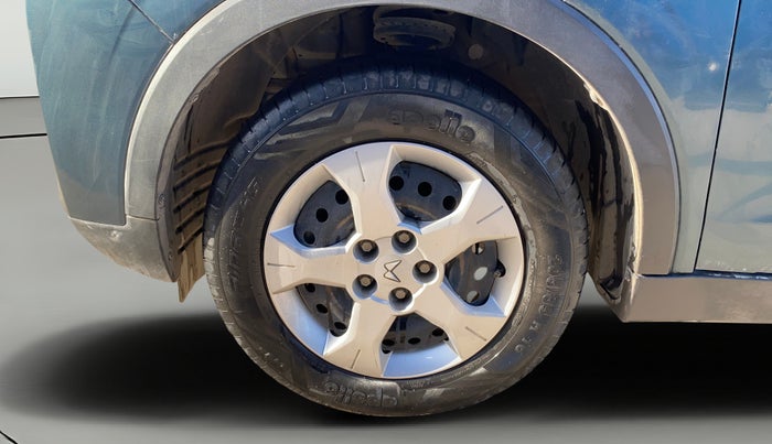 2023 Mahindra XUV300 W6 1.2 PETROL AMT, Petrol, Automatic, 43,246 km, Left Front Wheel