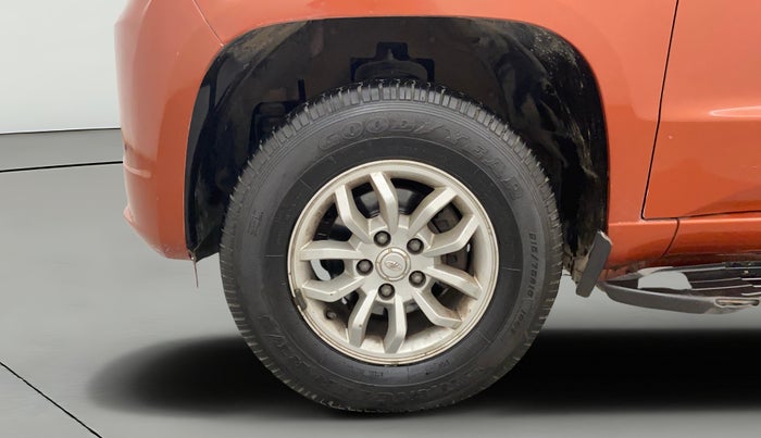 2016 Mahindra TUV300 T8, Diesel, Manual, 76,095 km, Left Front Wheel