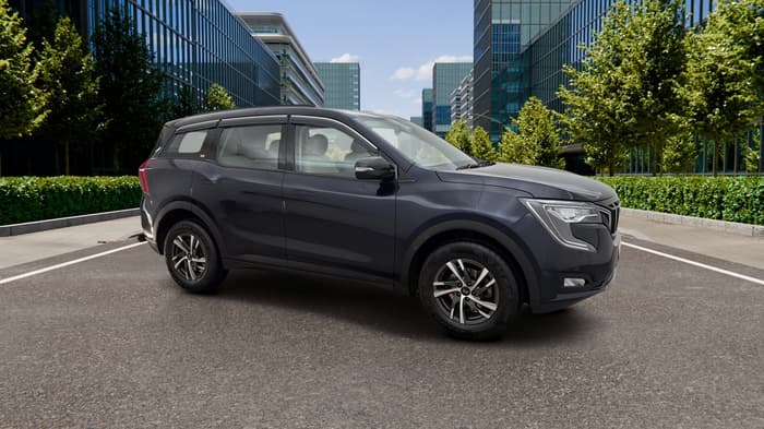 2024 Mahindra XUV700 AX 5 P AT 5 STR, Petrol, Automatic, 16,666 km, Right Front Diagonal