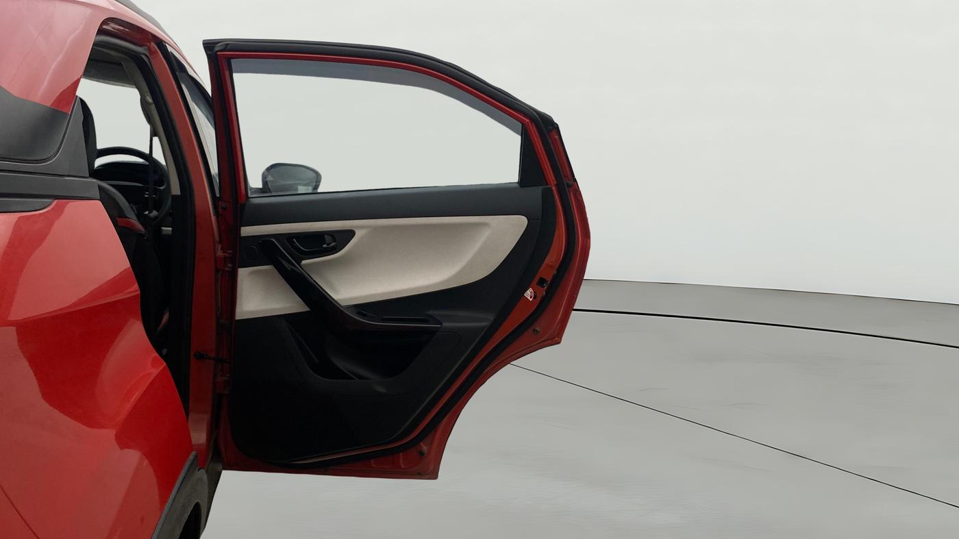 2023 Tata NEXON PURE SUNROOF 1.2 PETROL, Petrol, Manual, 39,361 km, RHS Rear Door