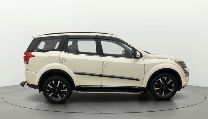 2021 Mahindra XUV500 W11, Diesel, Manual, 84,886 km, Right Side View