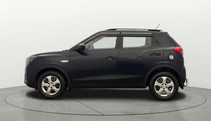 2022 Mahindra XUV300 W6 1.2 PETROL, Petrol, Manual, 26,436 km, Left Side