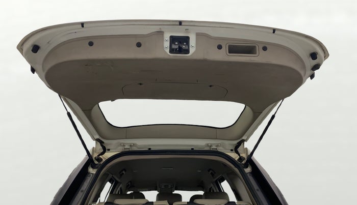 2018 Mahindra XUV500 W6, Diesel, Manual, 69,710 km, Boot Door Open