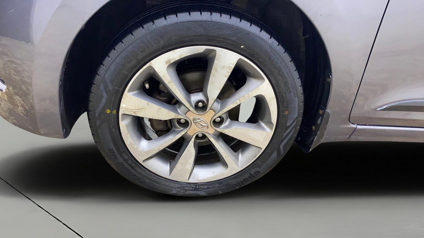 2016 Hyundai Elite i20 ASTA 1.2, CNG, Manual, 1,38,729 km, Left Front Wheel