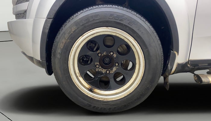 2013 Mahindra XUV500 W6, Diesel, Manual, 1,20,365 km, Left Front Wheel