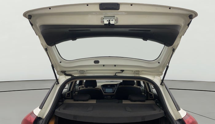 2017 Hyundai Elite i20 ASTA 1.2 (O), Petrol, Manual, 33,644 km, Boot Door Open