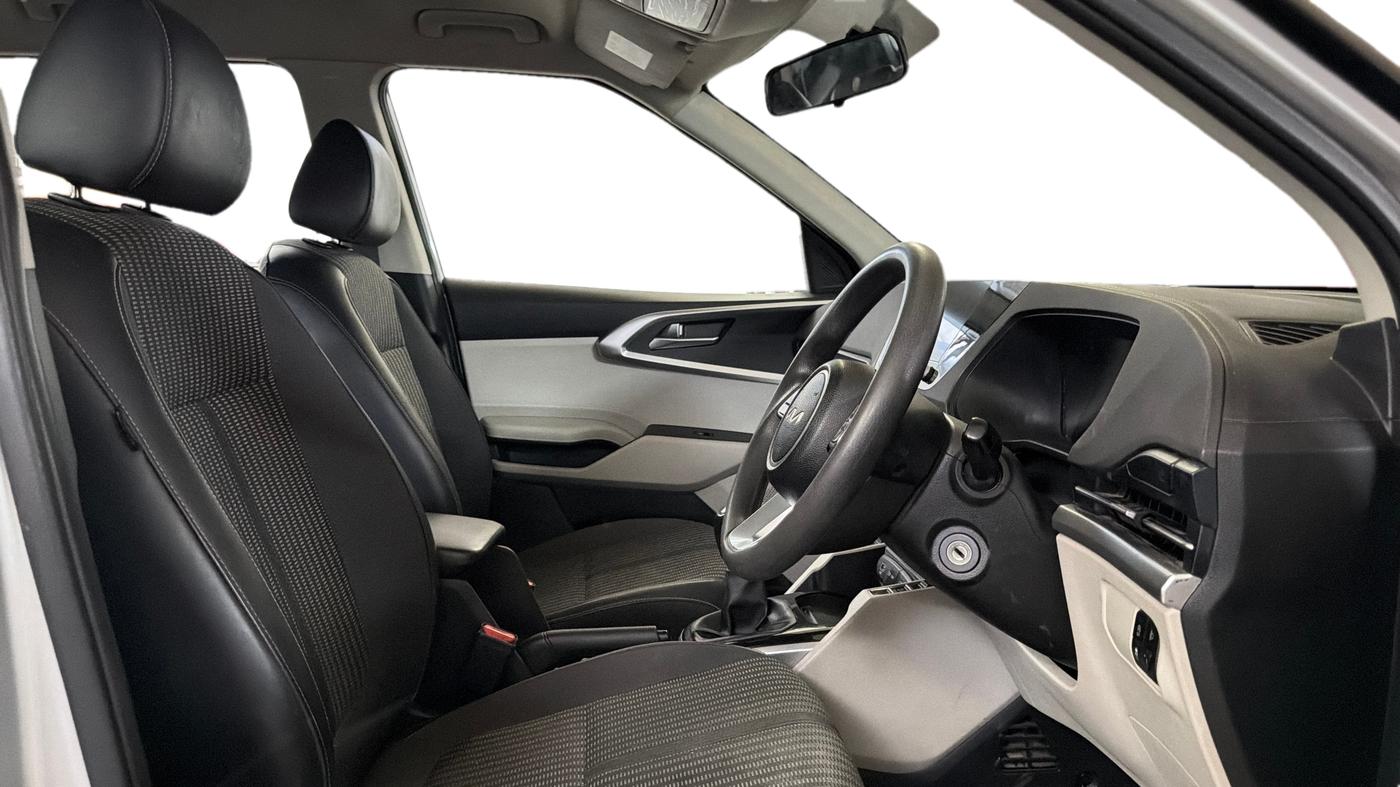 2024 KIA CARENS PRESTIGE 1.5 PETROL 7 STR, Petrol, Manual, 47,147 km, Right Side Front Door Cabin
