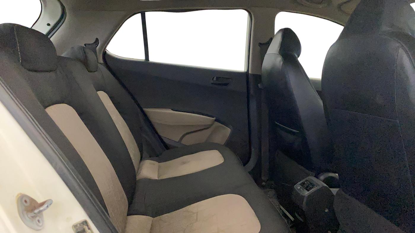 2015 Hyundai Grand i10 SPORTZ 1.1 CRDI, Diesel, Manual, 1,29,188 km, Right Side Rear Door Cabin
