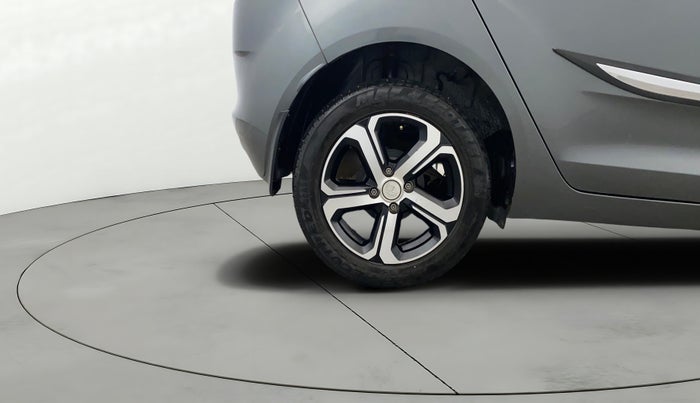 2024 Tata ALTROZ XM PLUS SUNROOF, Petrol, Manual, 13,766 km, Right Rear Wheel