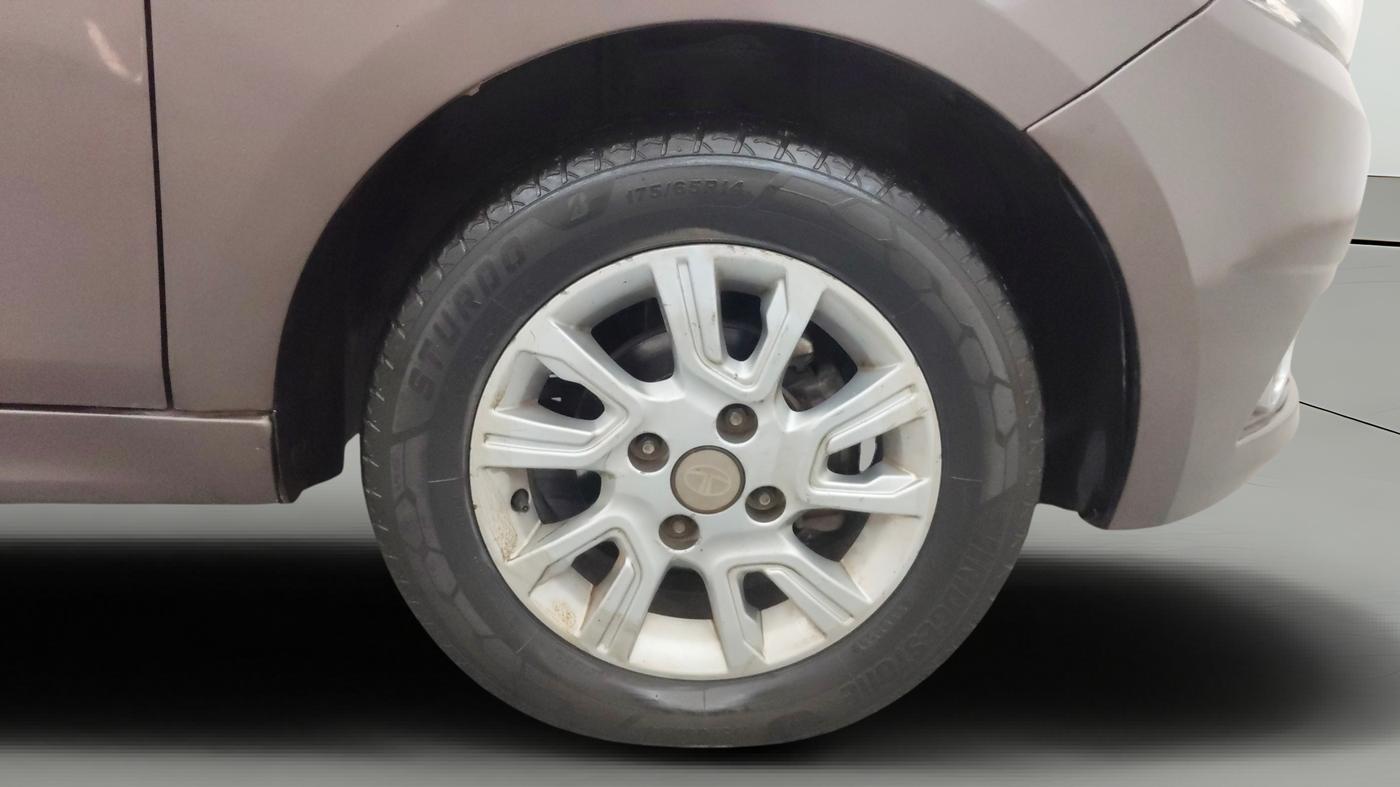 2018 Tata Tiago XZ DIESEL, Diesel, Manual, 1,47,128 km, Right Front Wheel