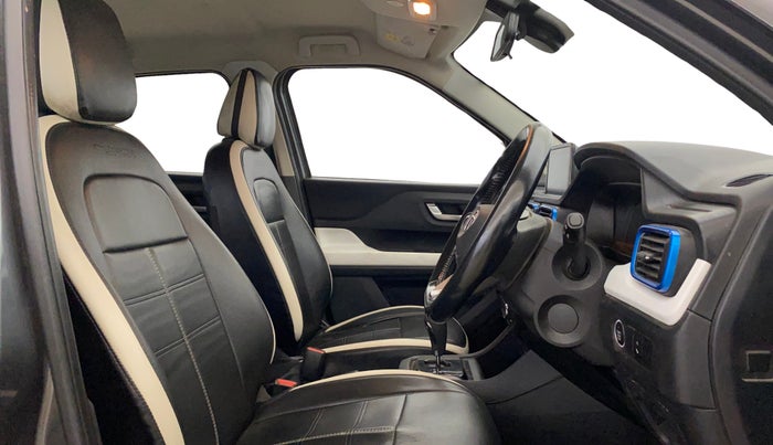 2022 Tata PUNCH CREATIVE AMT 1.2 RTN DUAL TONE, Petrol, Automatic, 50,285 km, Right Side Front Door Cabin