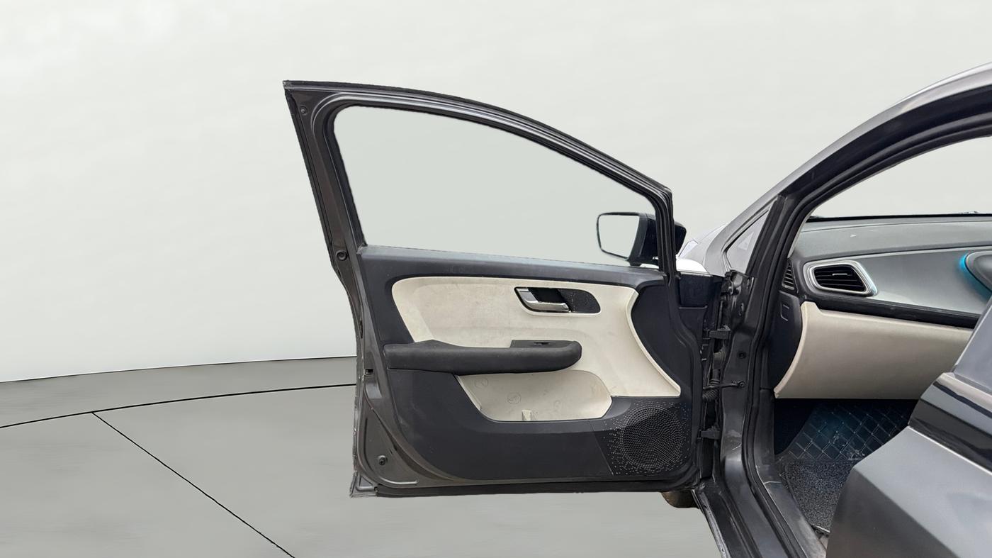 2022 Tata ALTROZ XZ PETROL, Petrol, Manual, 68,741 km, LHS Front Door