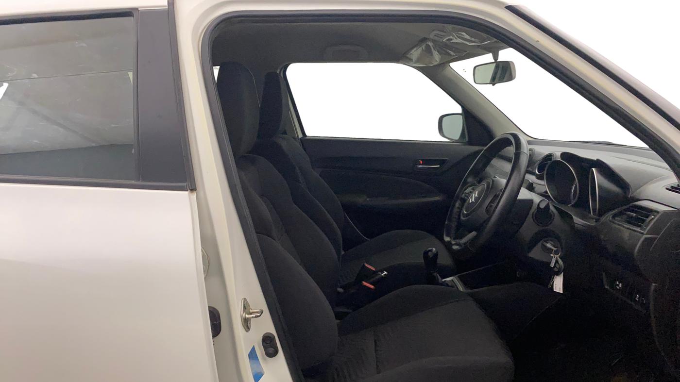 2024 Maruti Swift VXI 1.2L CNG, CNG, Manual, 32,868 km, Right Side Front Door Cabin