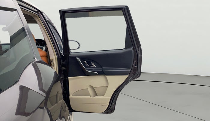 2017 Mahindra XUV500 W6, Diesel, Manual, 82,774 km, RHS Rear Door