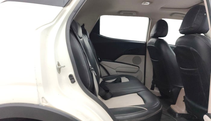 2023 Mahindra XUV300 W6 1.5 Diesel, Diesel, Manual, 95,027 km, Right Side Rear Door Cabin