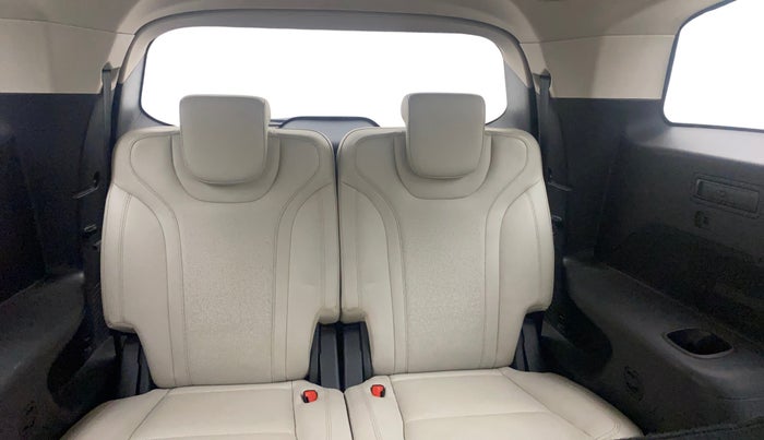 2021 Mahindra XUV700 AX 7 LUXURY P AT 7 STR, Petrol, Automatic, 81,453 km, Third Seat Row ( optional )