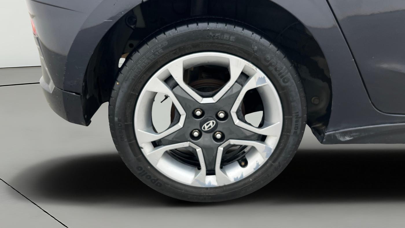 2024 Hyundai NEW I20 Sportz (O) 1.2 IVT, Petrol, Automatic, 37,895 km, Right Rear Wheel