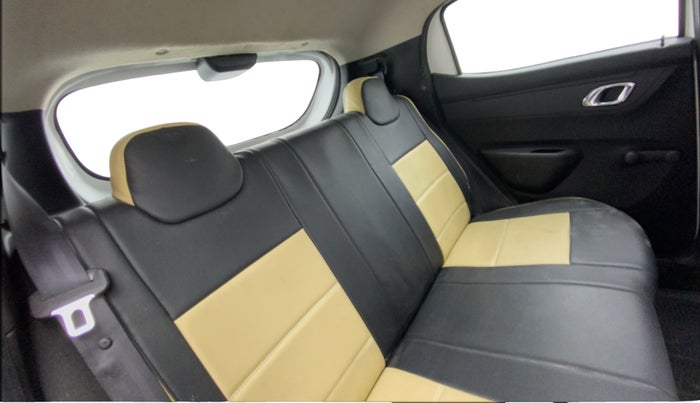 2018 Renault Kwid RXT 1.0 AMT (O), Petrol, Automatic, 30,013 km, Right Side Rear Door Cabin