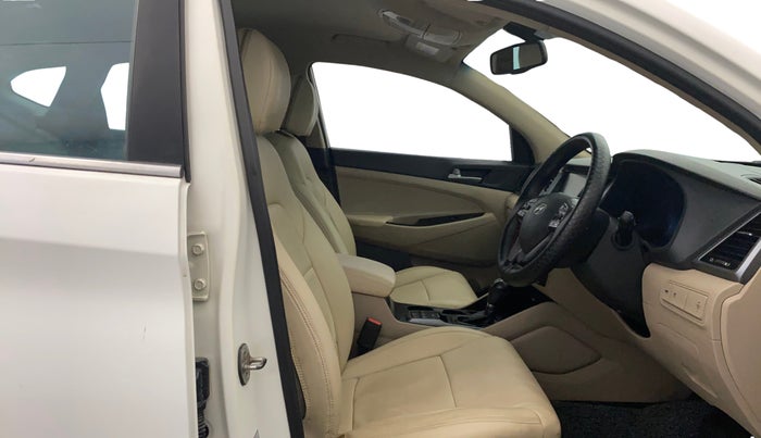 2017 Hyundai Tucson GLS 4WD AT DIESEL, Diesel, Automatic, 1,31,162 km, Right Side Front Door Cabin