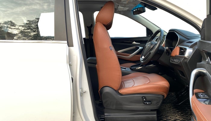 2022 MG HECTOR PLUS SHARP 1.5 PETROL TURBO CVT 6-STR, Petrol, Automatic, 76,670 km, Right Side Front Door Cabin