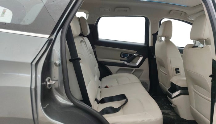 2023 Tata Safari XZ PLUS, Diesel, Manual, 21,229 km, Right Side Rear Door Cabin