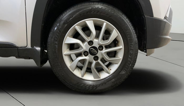 2017 Mahindra Kuv100 K6 PLUS 6 STR, Petrol, Manual, 36,967 km, Right Front Wheel